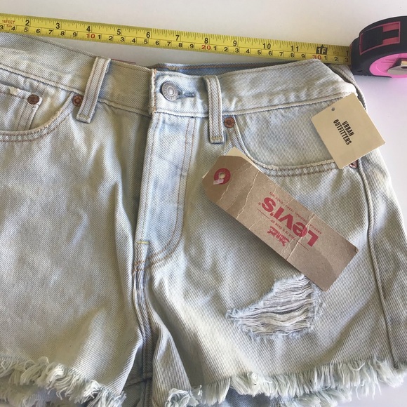 Levi’s wedgie fit high rise ripped cutoff shorts - Picture 9 of 16